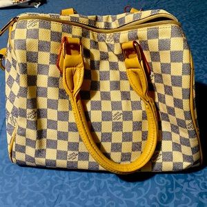 Used hand bag. Medium size